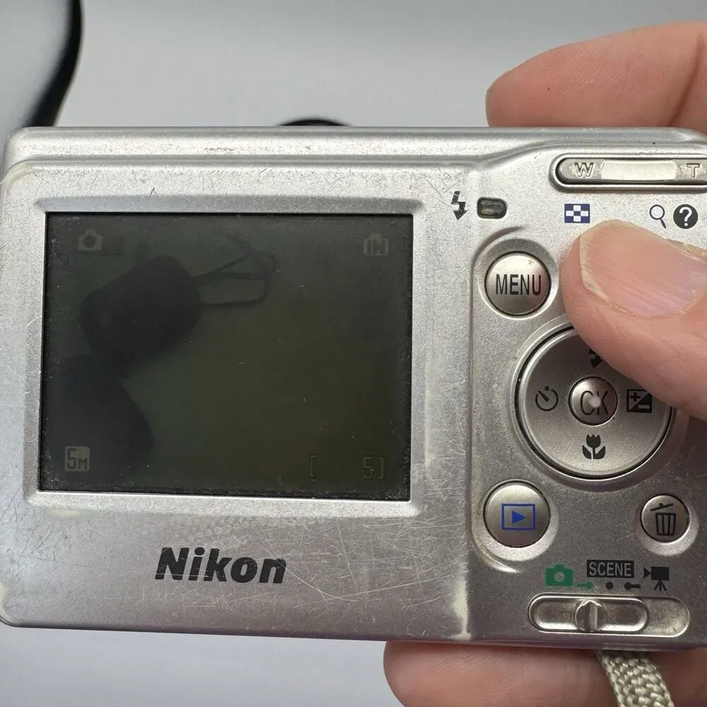 Nikon COOLPIX L10 5MP Silver Digital Camera Tested AA Battery Works